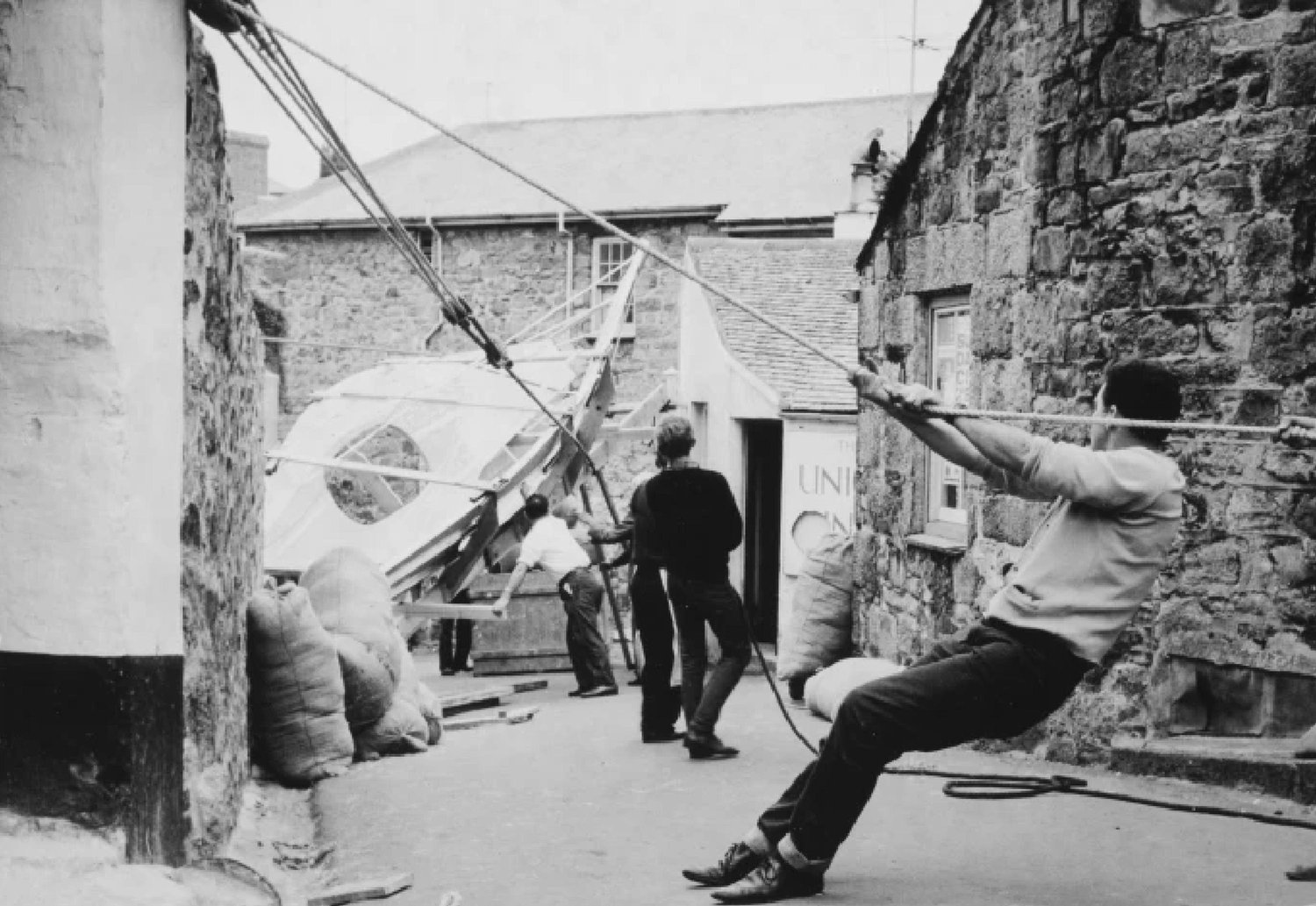MODEL-OF-WINGED-FIGURE-BEING-LOADED-FROM-THE-PALAIS-WORKSHOP,-ST-IVES,-AUGUST-1962-©-BOWNESS.jpg